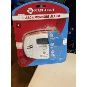 First Alert 1039746 Dual-Power Carbon Monoxide Plug-In Alarm with Battery Backup